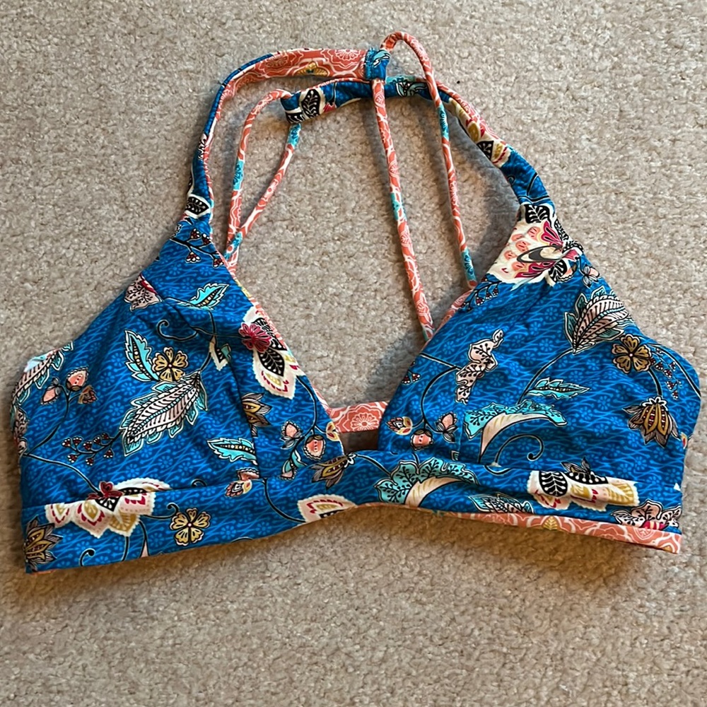 Reversible bikini top